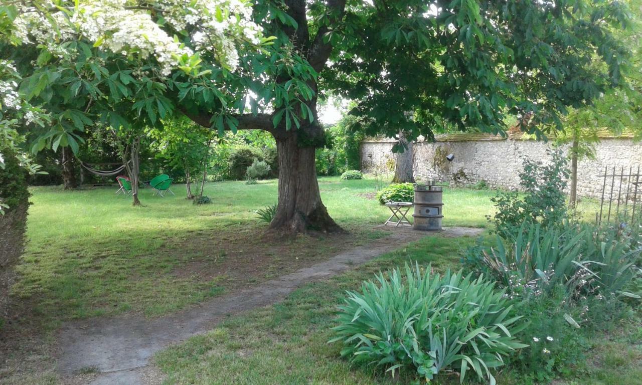 une maison à la campagne Beaune-la-Rolande Extérieur photo