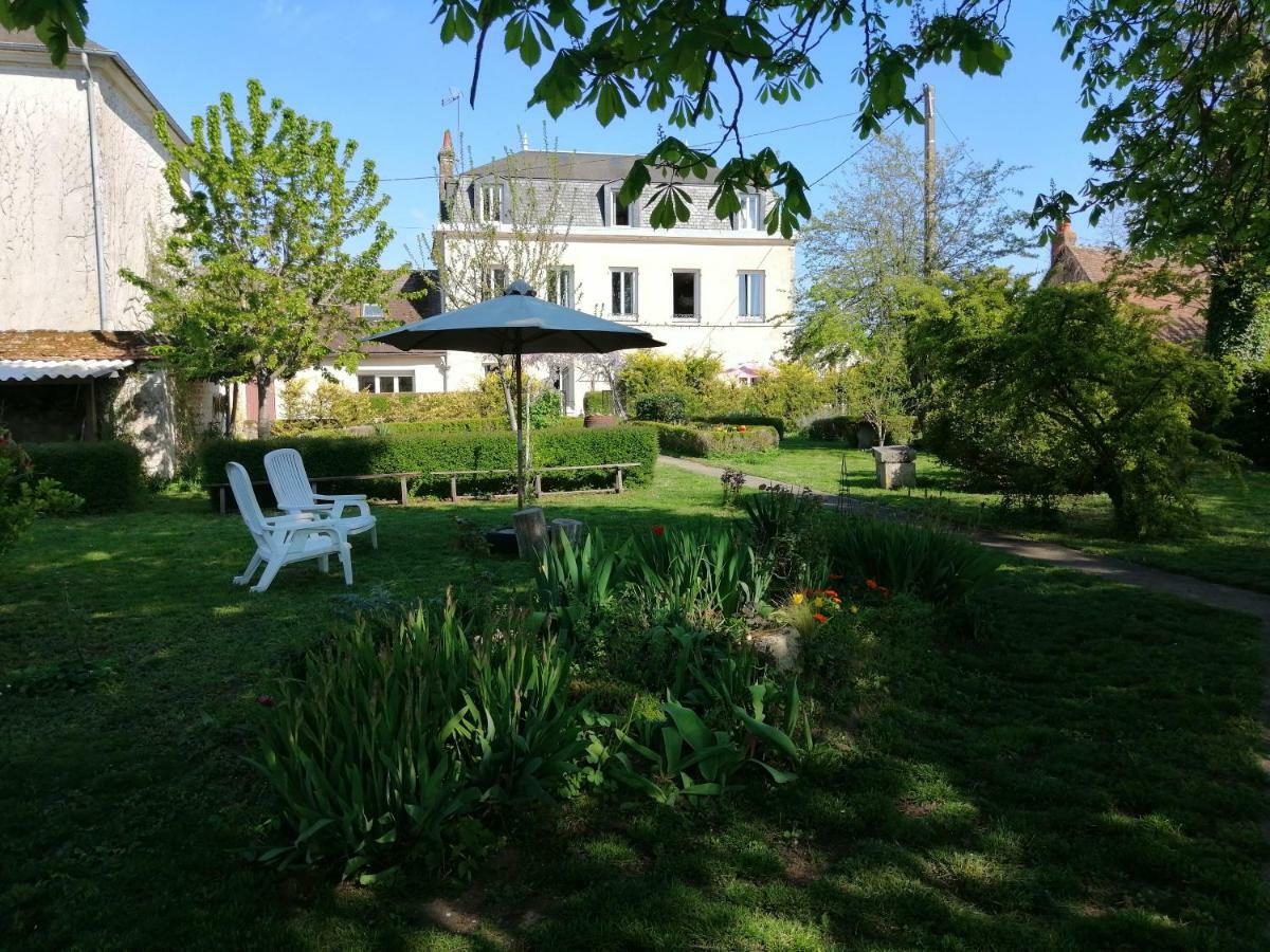 une maison à la campagne Beaune-la-Rolande Extérieur photo